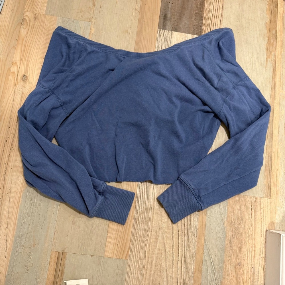 OFFLINE by Aerie Cropped Fleece Sweatshirt Small Blue V-Neck Raw Hem Pullover